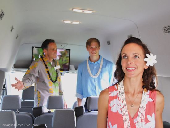 ダニエル・K・イノウエ国際空港（旧ホノルル国際空港）⇔ ワイキキ地区ホテル間　バン貸切送迎サービス　「スマートシルバー（14人乗り）」