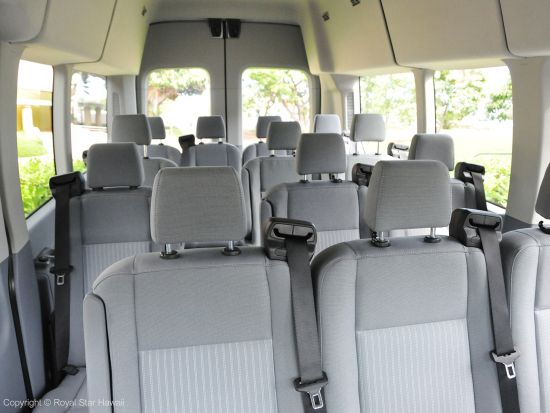 ダニエル・K・イノウエ国際空港（旧ホノルル国際空港）⇔ ワイキキ地区ホテル間　バン貸切送迎サービス　「スマートシルバー（14人乗り）」