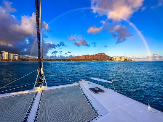 貸切ボートチャーター　 パウ・ハナ号　トイレやシャワー完備の高速カタマランで快適クルーズ！ドリンク＆スナック持ち込みOK＜1～12名／2~4時間／ワイキキ発＞