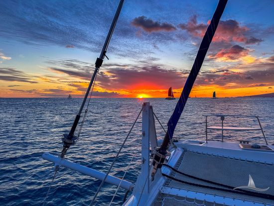 貸切サンセットセーリング　パウ・ハナ号　プライベートヨットでワイキキの夕日を独り占め！ドリンク＆スナック持ち込みOK！＜1～12名／ワイキキ発＞