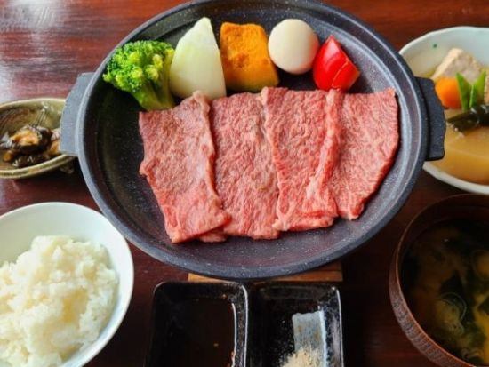 【英語バスツアー】インバウンド向けツアーで世界遺産「白川郷」＋高山古い町並みを巡る！飛騨牛焼肉ランチ付き 日帰り観光＜名古屋発／英語ガイド＞