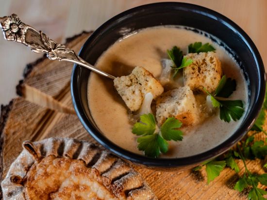 フィンランド式薪サウナ＋3コースランチ＋コロウオマハイキングツアー＜軽食＆昼食付／冬季／英語／送迎あり／ロヴァニエミ発＞