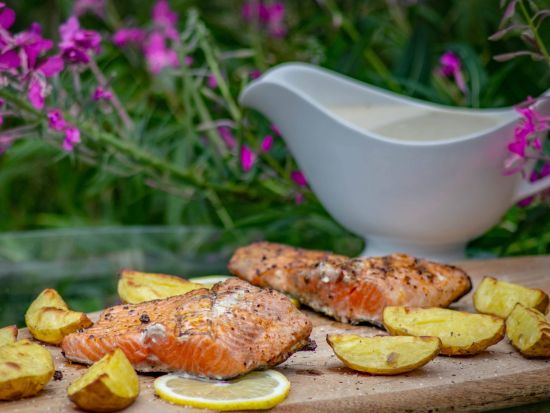 フィンランド式薪サウナ＋3コースランチ＋コロウオマハイキングツアー＜軽食＆昼食付／冬季／英語／送迎あり／ロヴァニエミ発＞