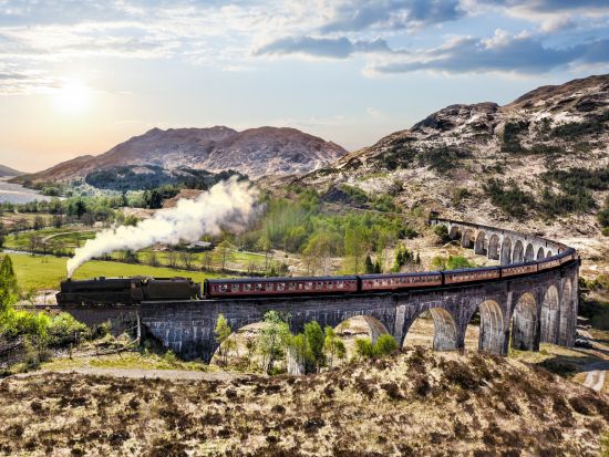 ハイランド地方1日観光ツアー 蒸気機関車ジャコバイト号乗車＆グレンコー訪問＜英語ドライバーガイド／エジンバラ発＞
