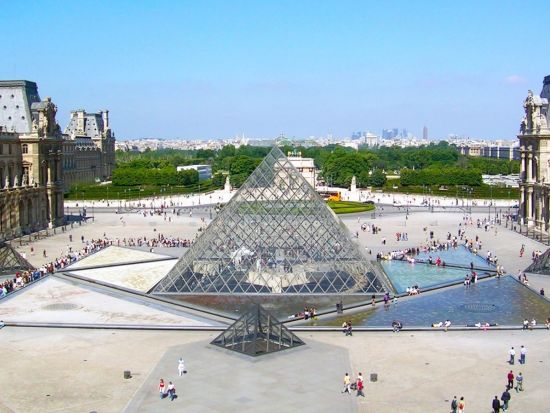 ロンドン発パリ日帰りツアー　セーヌ川ランチクルーズ＋パリ乗り降り自由バスチケット付き＜ユーロスター利用＞