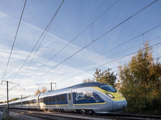 ロンドン発 パリ日帰りツアー　エッフェル塔ランチ＆第１展望台チケット＋セーヌ川クルーズ＋乗り降り自由バスチケット＜ユーロスター利用＞