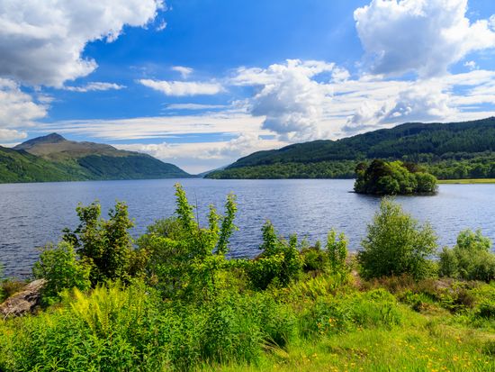 Scotland_Loch_Lomond_shutterstock_145694480