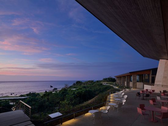 【バンタカフェ】大屋根デッキ_夜の始まり_