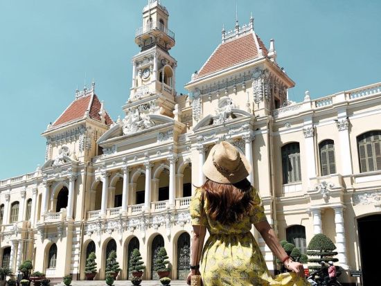 ホーチミン市内　フォトジェニックスポットでプロの写真家があなたを撮影  ウォーキングツアー＜タンディン教会／アオザイレンタルプランあり＞
