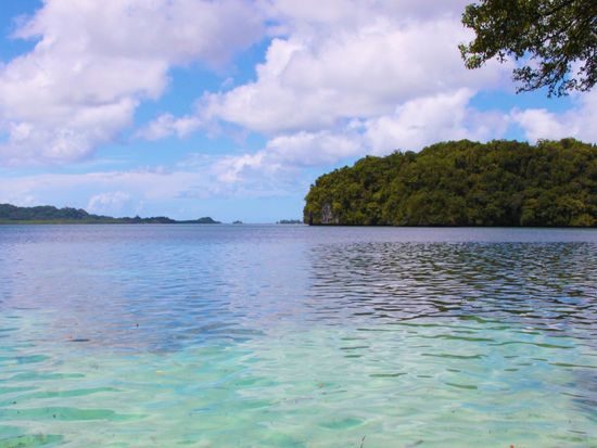 Beach Resort_Palau_seakayak_pixta_2604260_M