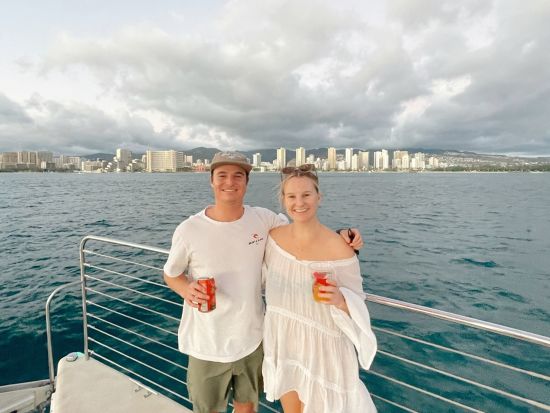 サンセットセーリング　ホロカイ・カタマラン号　オープンバーでの飲み放題付き！金曜日は大人限定でゆったりクルーズ＜ワイキキ発＞