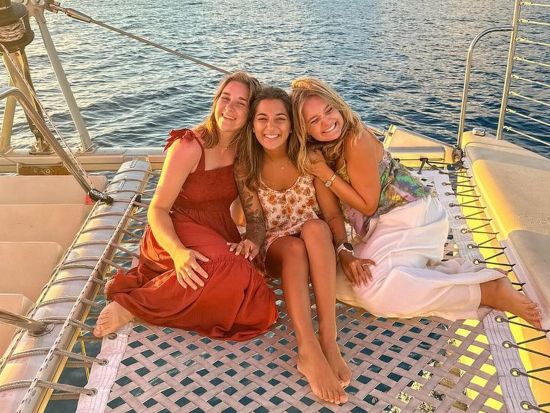 サンセットセーリング　ホロカイ・カタマラン号　オープンバーでの飲み放題付き！金曜日は大人限定でゆったりクルーズ＜ワイキキ発＞