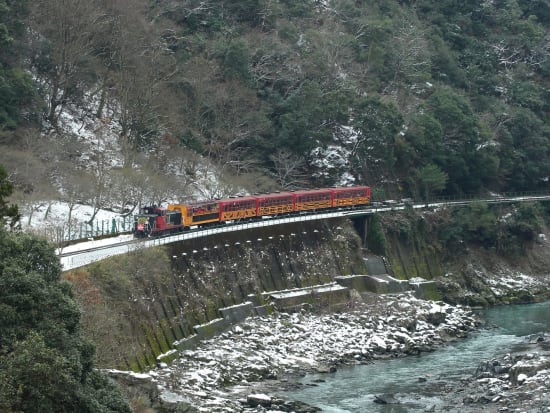 Japan_Kyoto_Sagano_romantic_train_pixta_13241287