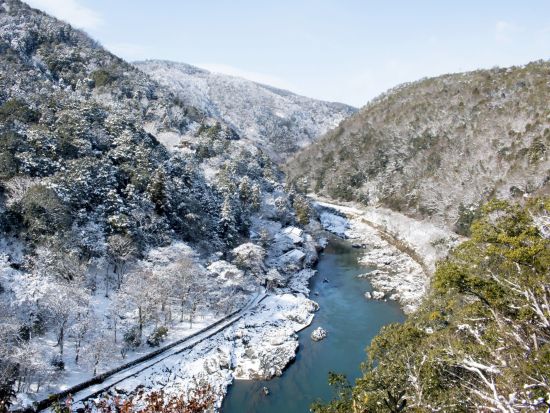 大阪発日帰りツアー 嵯峨野トロッコ列車＋保津川下り＋嵐山散策 1日ツアー＜大阪発／日本語・中国語＞