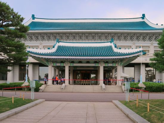 ソウル市内観光ツアー人気6カ所巡り 世界遺産昌徳宮+仁寺洞+益善洞(カフェタイム付き)+北村韓屋村+広蔵市場+青瓦台 ＜午前or1日昼食付きプランも有／日本語＞