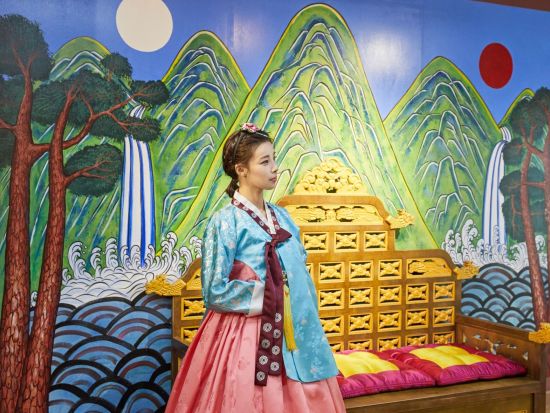 韓国フォトジェニックツアー　ロンドンベーグルの昼食＆益善洞カフェ＆北村韓屋村観光＆広蔵市場&韓服体験 ＜日本語ガイド＞