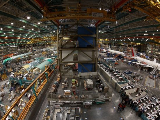 ボーイング工場＆ギャラリー見学ツアー ＜日本語ドライバーガイド＞