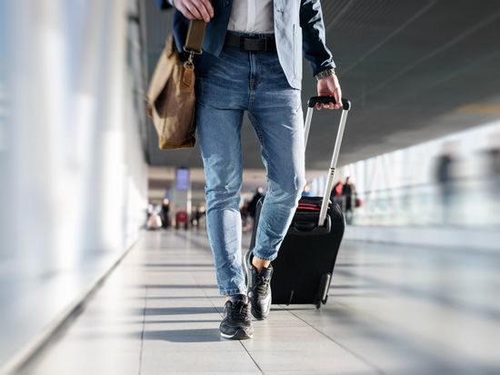 Airport_AdobeStock_190232273