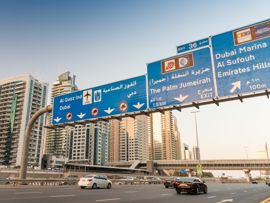 【空港送迎】ドバイ国際空港 ⇒ ドバイ市内　ハイクラス車プランあり ＜貸切／英語アシスタント＞