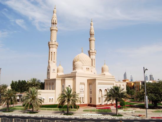 UAE_Dubai_Jumeirah Mosque_shutterstock_14981050