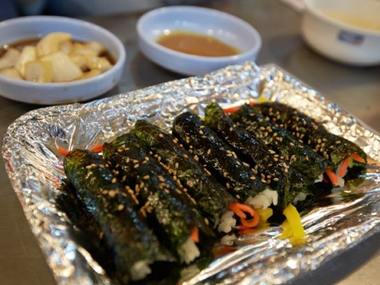 広蔵市場夜の食べ歩きグルメツアー　100年以上の歴史を持つ市場でスタンプラリーを楽しみながらソウルの屋台グルメを堪能！＜英語ガイド／広蔵市場解散＞