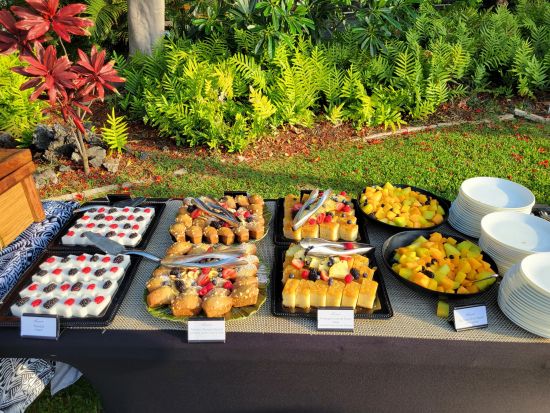 伝統ルアウ＆フラ・ハワイアンショー　ハワイ・ロア・ルアウ（フェアモント・オーキッド・ハワイ内）＜土催行／ブッフェ夕食／飲み放題／シェルレイ付＞