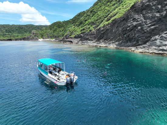 冬だけの奇跡！水面マンタシュノーケリングツアー 初心者専門の全力サポート付で安心安全＜GoProレンタル無料／11～4月／1日／石垣島発＞
