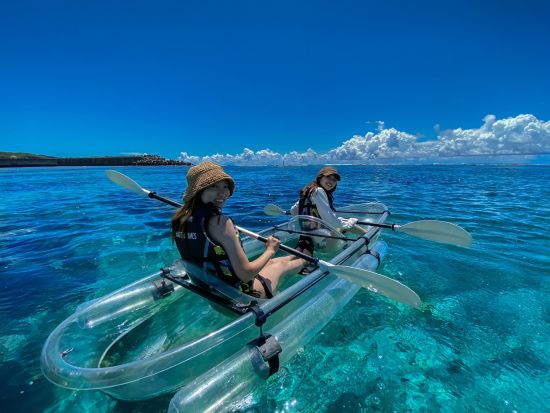 クリアカヤックツアー　海面に浮かびながら海の中を覗ける！ドローン撮影＆高画質写真データをその場でプレゼント＜2～6歳まで参加無料／当日予約可／1時間／宮古島＞