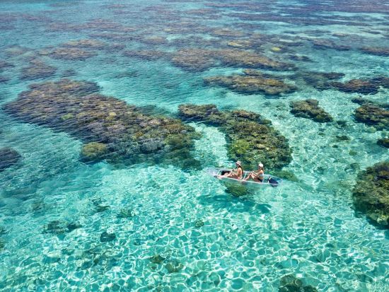 クリアカヤックツアー　海面に浮かびながら海の中を覗ける！ドローン撮影＆高画質写真データをその場でプレゼント＜2～6歳まで参加無料／当日予約可／1時間／宮古島＞