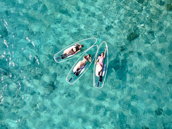 クリアSUPツアー 透明度抜群の宮古島の海で非日常体験♪透明ボートで海の中や周りの景色を贅沢に楽しむ ドローン撮影でSNS映え＜1時間／宮古島＞