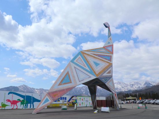 福井発半日バスツアー 初めましてふくい名所旅 福井県立恐竜博物館＋平泉寺白泉神社 or 越前大仏 ＜午前コース／土・日・祝日／バスガイド付き＞byはぴバス