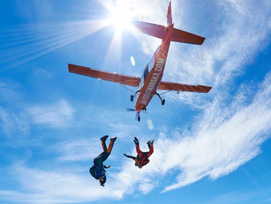 絶景スカイダイビング☆ニュージーランドの大自然を上空から観察！最大時速200kmで爽快感抜群＜英語ガイド／ワナカ発＞