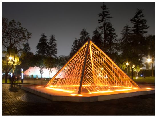 ギネス認定噴水ショー＋3コースディナー＜混載／英語ガイド／3コースディナー付／リマ発＞