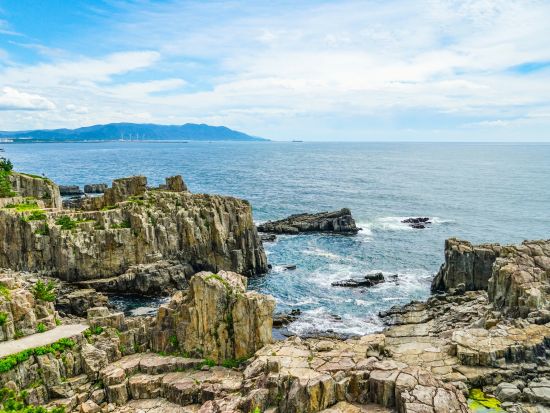 福井発日帰りバスツアー！ふくい歴史・絶景めぐり旅 断崖絶壁の東尋坊＋吉崎御坊＜約6時間　日・祝日運行　芦原温泉駅又はあわら湯のまち駅発・芦原温泉駅又は福井駅着＞