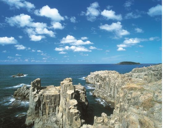 福井発日帰りバスツアー！ふくい歴史・絶景めぐり旅 断崖絶壁の東尋坊＋吉崎御坊＜約6時間　日・祝日運行　芦原温泉駅又はあわら湯のまち駅発・芦原温泉駅又は福井駅着＞