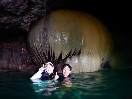 ビーチエントリーパンプキン鍾乳洞ツアー カヤックを漕いでパンプキン鍾乳洞を探検♪ウミガメシュノーケリングとのセットプランあり◎ ＜半日／ツアー写真込み／宮古島＞