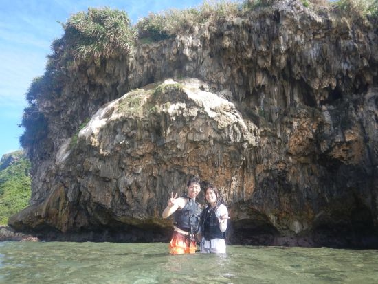 ビーチエントリーパンプキン鍾乳洞ツアー カヤックを漕いでパンプキン鍾乳洞を探検♪ウミガメシュノーケリングとのセットプランあり◎ ＜半日／ツアー写真込み／宮古島＞