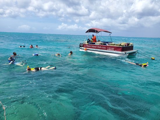 ビキニアイランド　透き通った海に現れる神秘の島でバナナボートとシュノーケリングを満喫！＜午後／現地集合＞