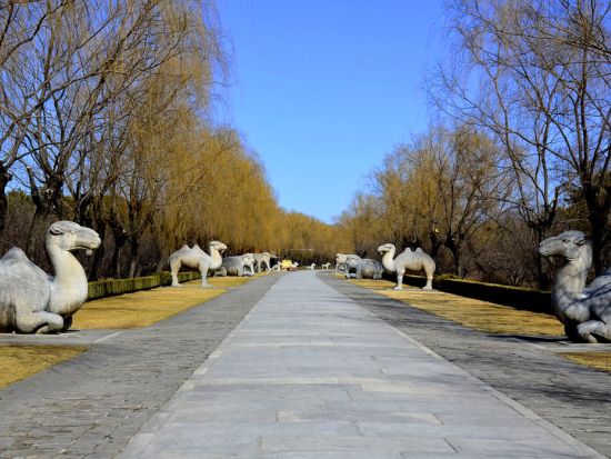 【プレミアム・北京】二大世界遺産・万里の長城(八達嶺)＆明の十三陵(定陵）＋参道+足裏マッサージ＜貸切チャーター／日本語ガイド／昼食・夕食付／ホテル送迎＞