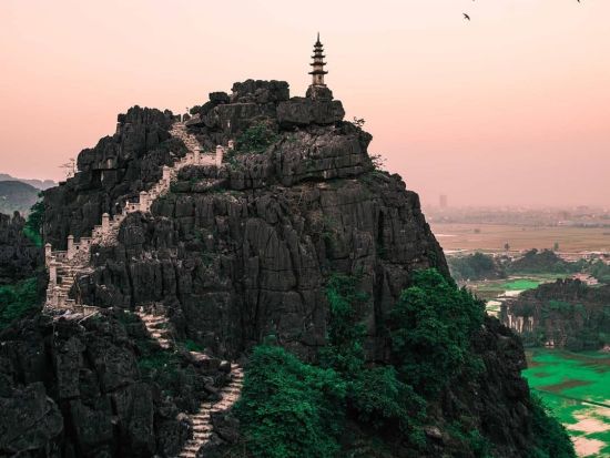 世界遺産チャンアン＋古都ホアルー＋ムア洞窟 観光ツアー 小船川下りや水牛乗りも体験＜リムジンバス利用／日本語ガイド