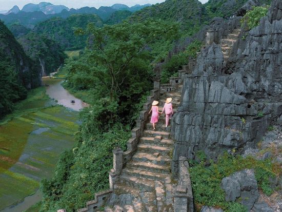 世界遺産チャンアン＋古都ホアルー＋ムア洞窟 観光ツアー 小船川下りや水牛乗りも体験＜リムジンバス利用／日本語ガイド
