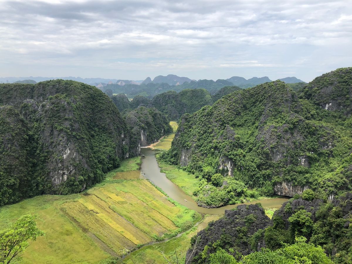 リムジンバス利用、世界遺産チャンアン+古都ホアルー+ムア洞窟