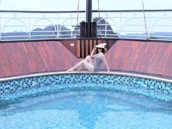 世界遺産ハロン湾2泊3日クルーズ「アリサ号」高級ホテルのような豪華5つ星客船に宿泊　陶器の伝統工芸バッチャン村観光付きプランあり