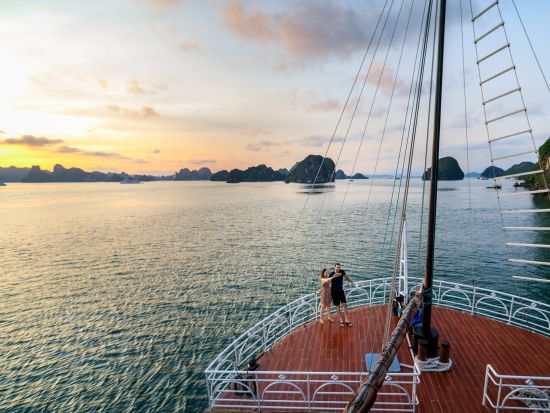 世界遺産ハロン湾2泊3日クルーズ「アリサ号」高級ホテルのような豪華5つ星客船に宿泊　陶器の伝統工芸バッチャン村観光付きプランあり