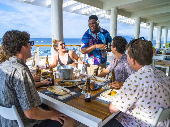 マラマラ島まるごとビーチクラブ「マラマラビーチクラブ」で過ごす終日贅沢時間　到着したら自由時間＜送迎付き／デナラウ港発＞