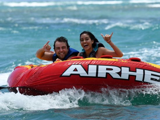 マリンスポーツパッケージ　パラセイリング（高さ150m／90m）＋選べるアクティビティ（ジェットスキー、バナナボート、バンパーチューブ）＜ハワイカイ＞