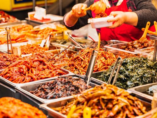 広蔵市場夜の食べ歩きグルメツアー　100年以上の歴史を持つ市場でスタンプラリーを楽しみながらソウルの屋台グルメを堪能！＜英語ガイド／広蔵市場解散＞