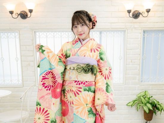 振袖レンタル 華麗に飾る魅力的な振袖を着て特別な1日を ～現代的なモダン柄や古典的な柄まで 多くの個性的な柄をご用意～＜大阪なんば店＞by VASARA