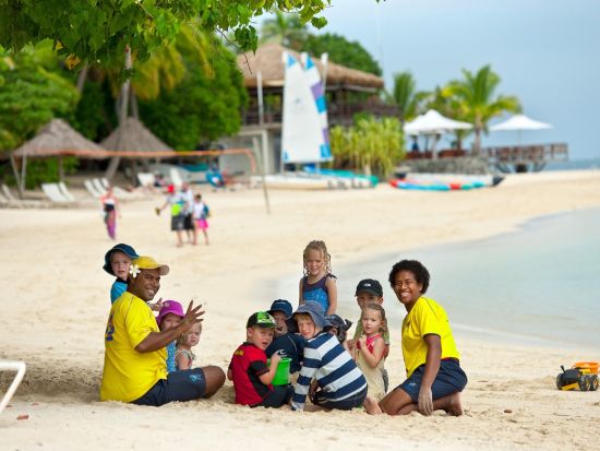 キャスタウェイ・アイランド日帰りツアー　白いパラソルが映える離島　到着したら自由時間＜昼食付き／送迎付き＞