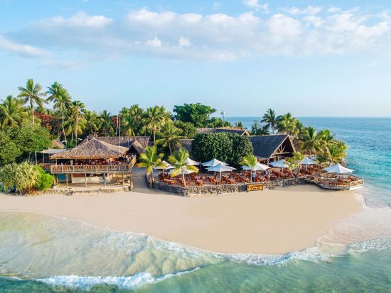 キャスタウェイ・アイランド日帰りツアー　白いパラソルが映える離島　到着したら自由時間＜昼食付き／送迎付き＞